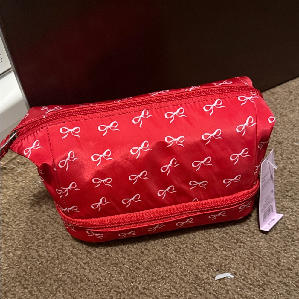 NWT Red Bow Pattern Travel Cosmetic Bag